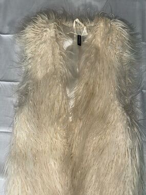 Womans Divided Faux Fur Vest Size 6 White Lined Open Front